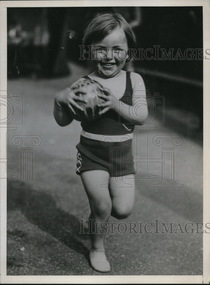 1938 Press Photo A happy and pretty little girl with her ball - Historic Images