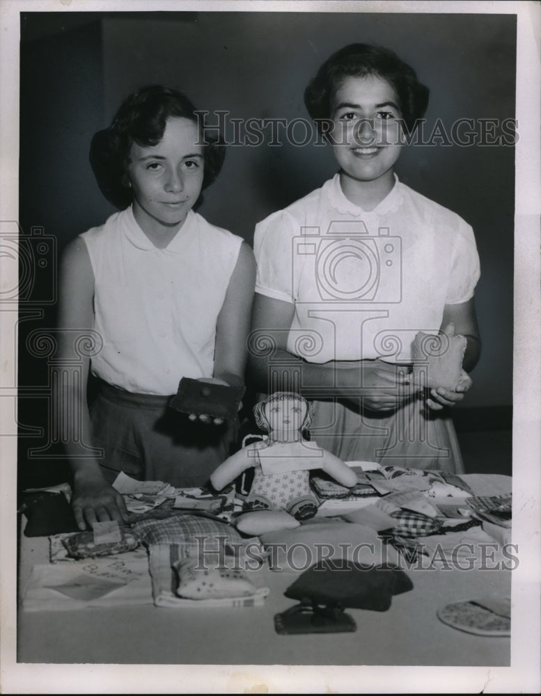 1955 Press Photo Margaret Hernyak and Angela D&#39;Amera are 4-H Club members - Historic Images