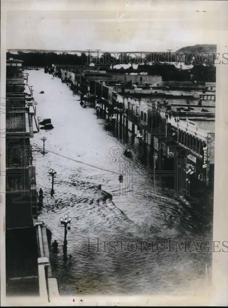 1935 Manhattan Floods caused thousand of dollars damages - Historic Images