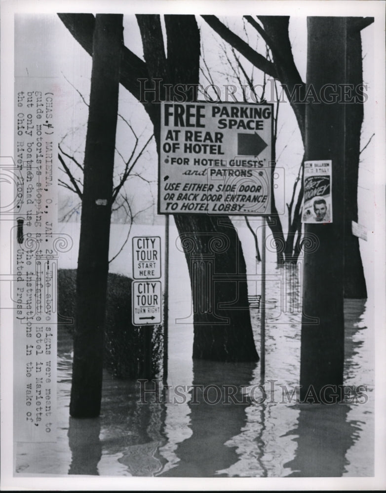 1952 Press Photo Signs to guide motorists at Lafayette Hotel in Mariette - Historic Images