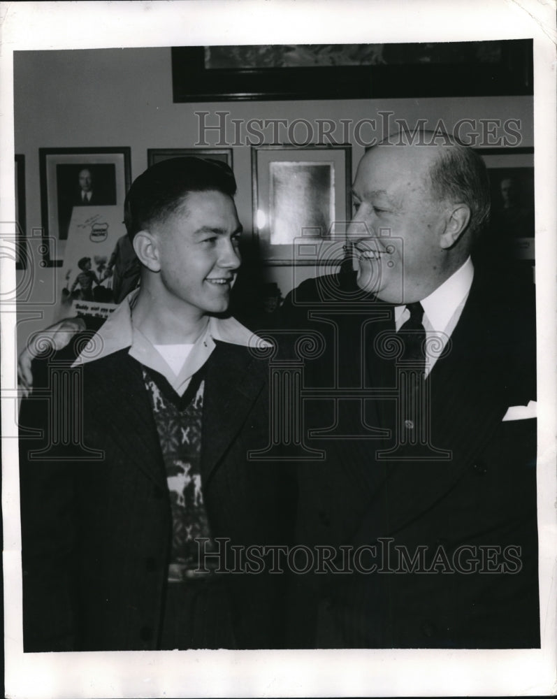 1944 Press Photo Robert Johnson taken over the job once handled by his boss - Historic Images