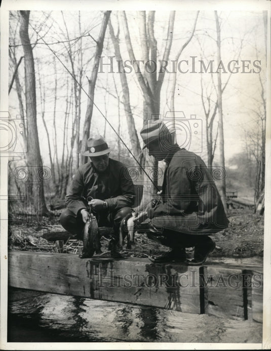 1934 Press Photo Typical fishermen with trout caught in NJ & NY - Historic Images