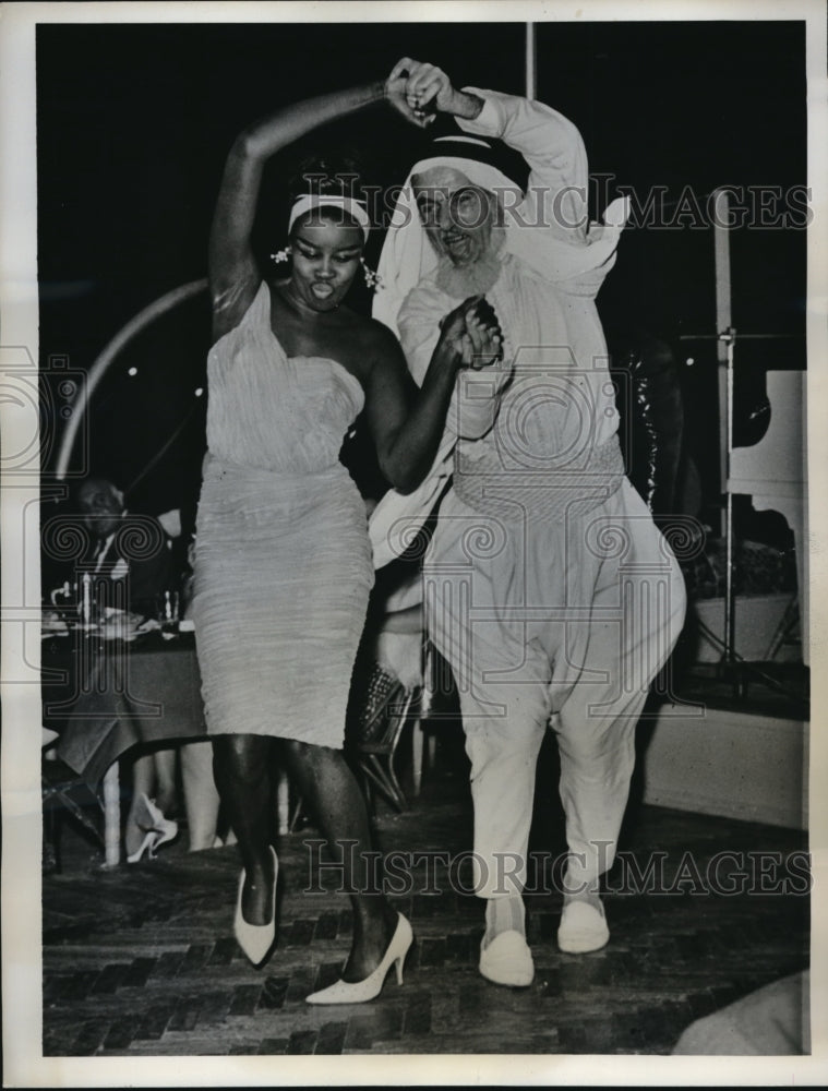 1962 Press Photo Cairo UAR Sheik &amp; a dance partner at a nightclub - nec99968- Historic Images