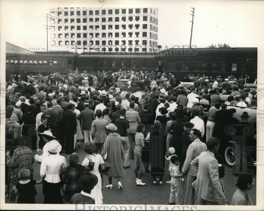 1937 Press Photo Miami, Fla crowd  as Presidentiul train leaves - Historic Images