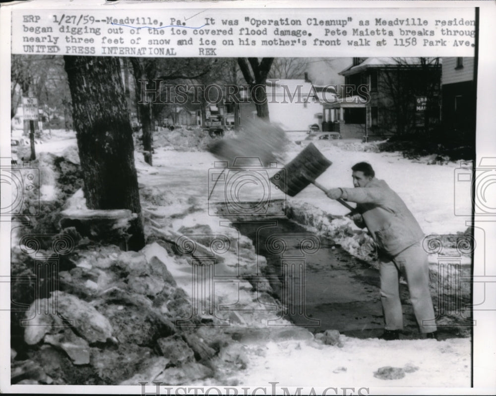 1959 Press Photo Meadville Pa Operation Cleanup as residents begin digging out - Historic Images