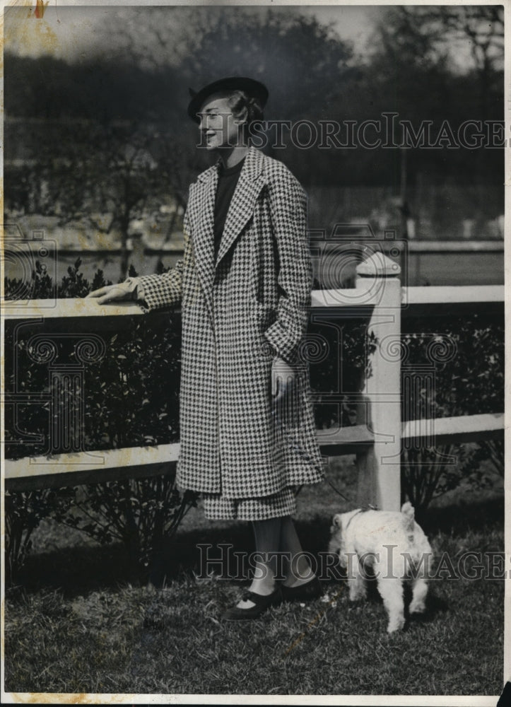 1936 Press Photo Francine Tollon is a French golf champion with her nice outfit - Historic Images