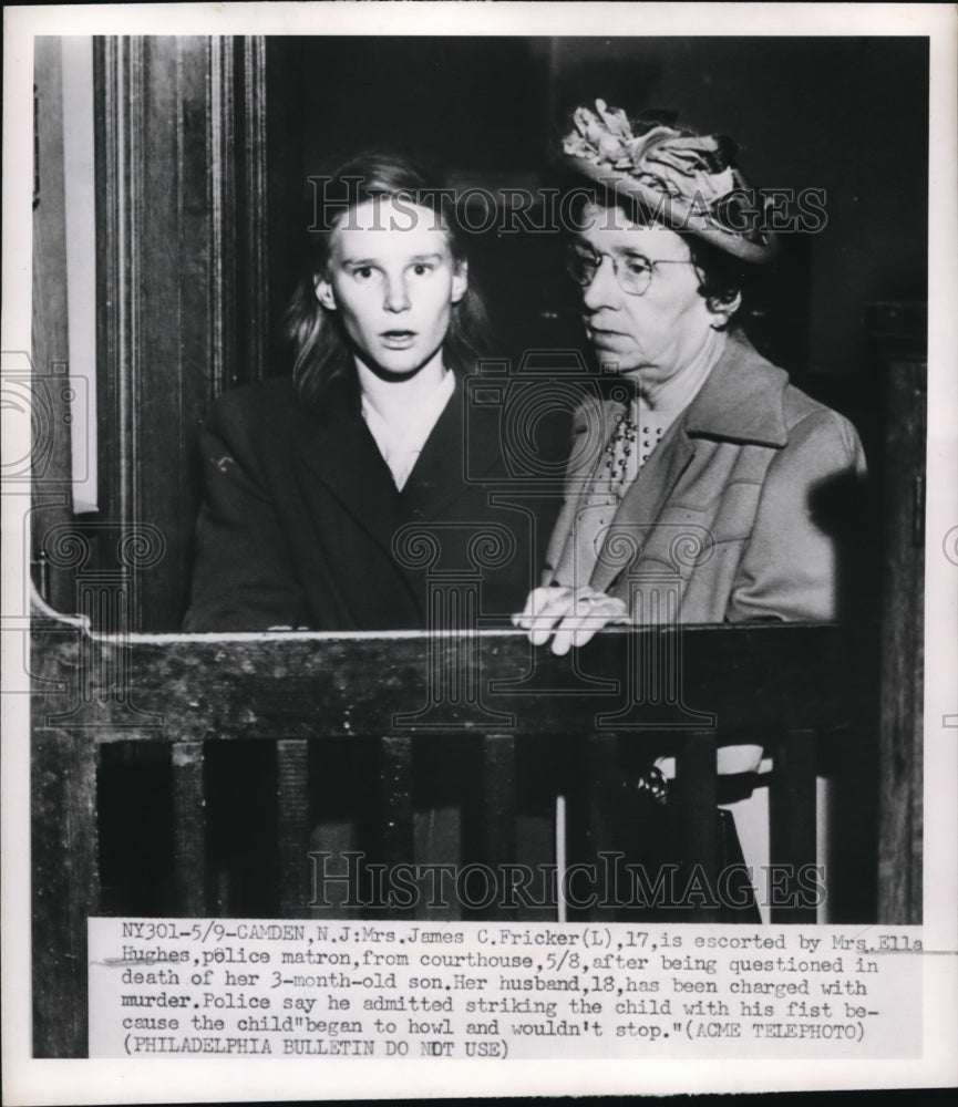 1950 Press Photo Camden NJ Mrs James Fricker &amp; policewoman E Hughes, murderer - Historic Images