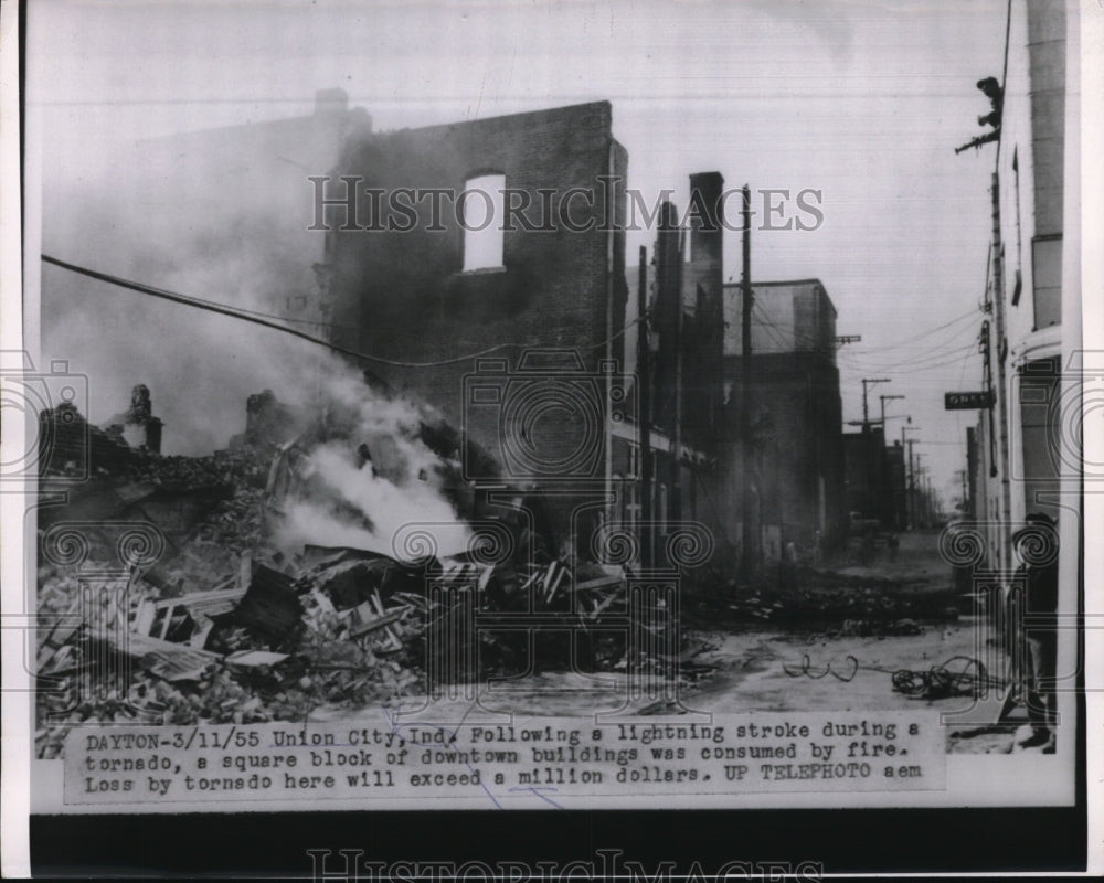 1955 Press Photo Lightning Strike During Tornado Causes Fire Union City Indiana-Historic Images