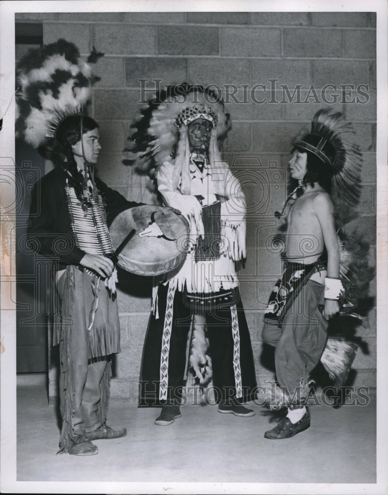 1957 Press Photo Charles Hall, John Renshaw &amp; Gerald Hall in Indian outfit - Historic Images