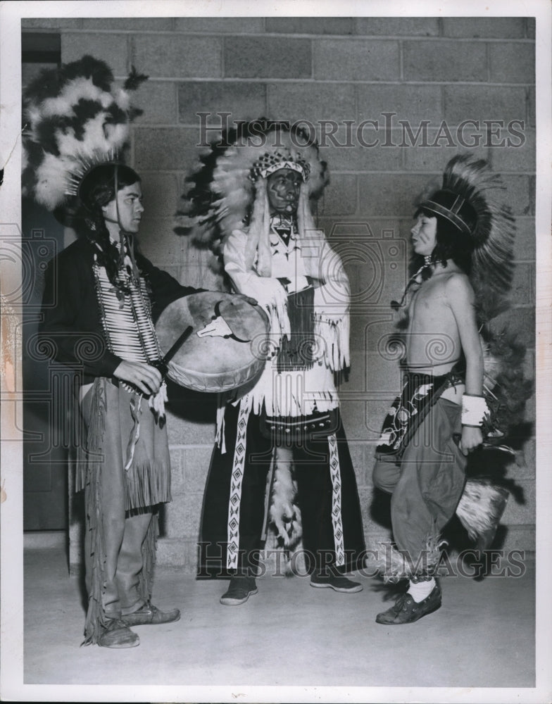 1957 Press Photo Charles Hall, John Renshaw & Gerald Hall in Indian outfit - Historic Images