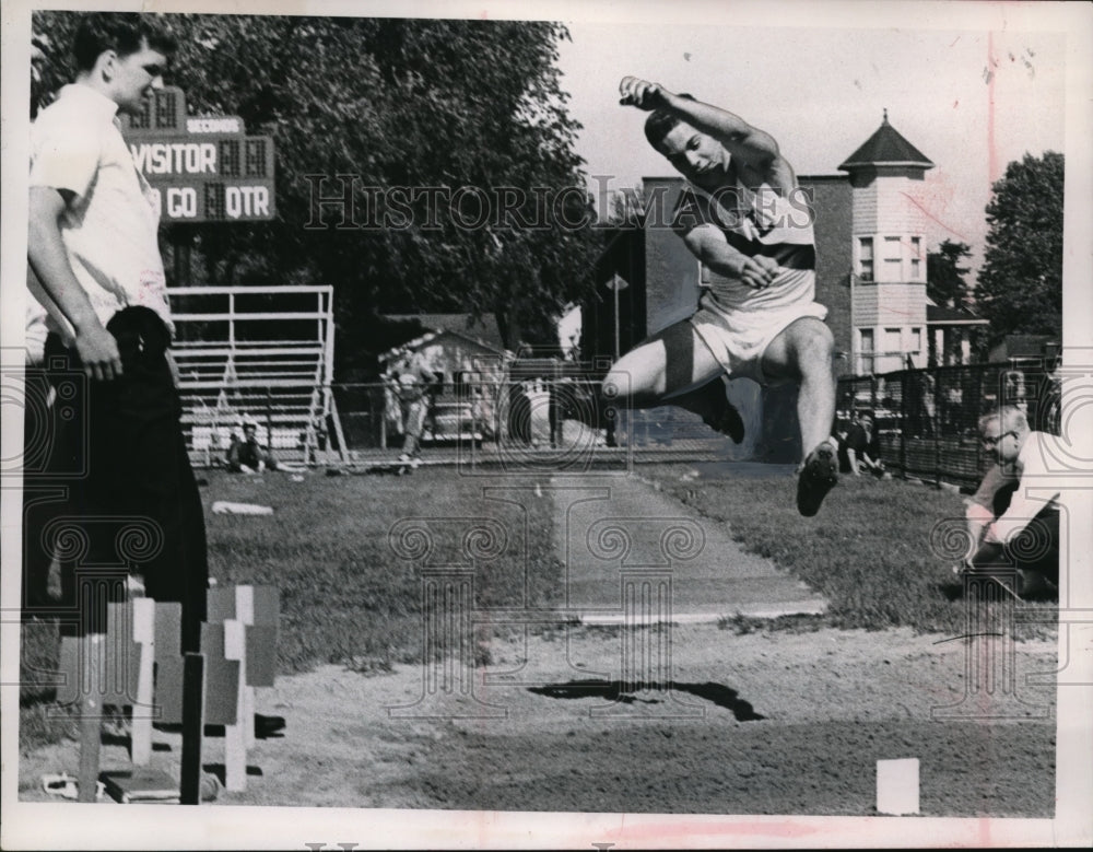 1964 Press Photo Ken Zaleski wins Senate broad jump at 21 feet 8 inches - Historic Images