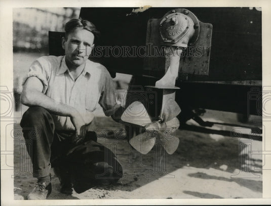 1932 Press Photo Denn Chelis & his speed boat propellor - ned03095 - Historic Images