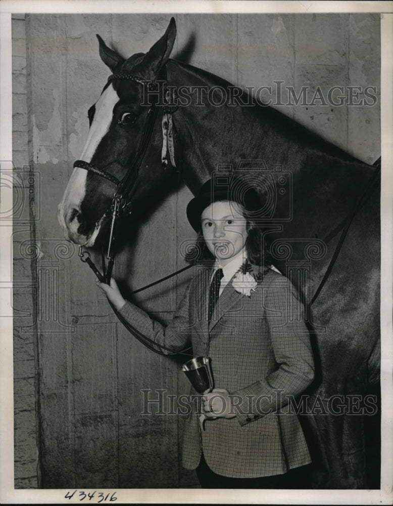 1938 Press Photo Caroll Jane Adler with Golden Dream, Equestrian Club Horse Show - Historic Images