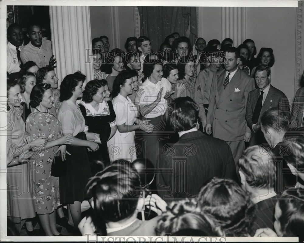 1941 Press Photo Wash DC State Dept women  to see Duke of Windsor - Historic Images