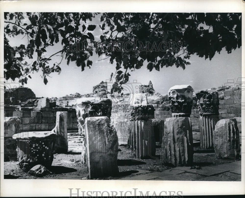 1970 Press Photo Bergaka Turkey Ruins of amphitheater on coast of Agean Sea - Historic Images