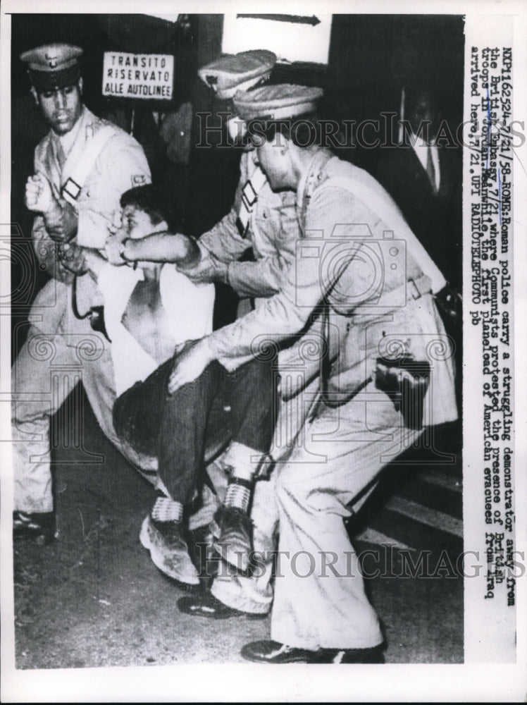 1958 Press Photo Rome Italy  police struggle with demonstrators - Historic Images