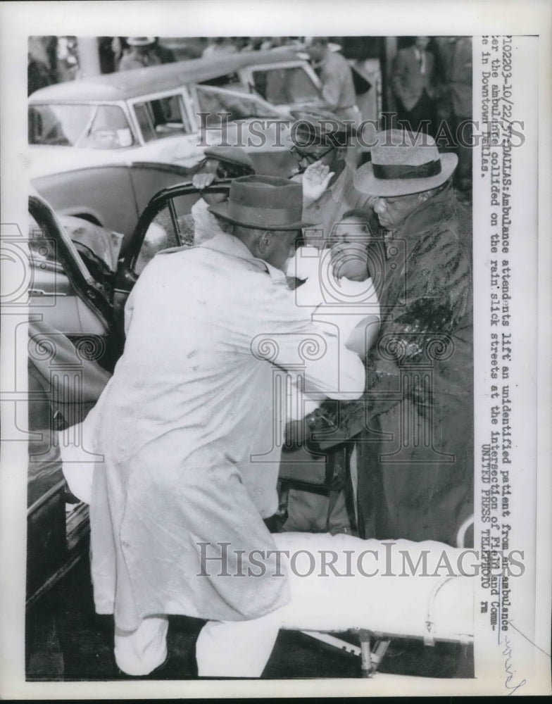 1957 Press Photo An ambulance rescued an ambulance accident survivor - Historic Images