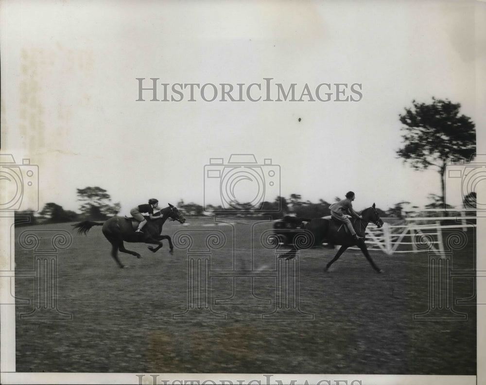 1933 Press Photo Nancy Van Vleck trailed by Josephine Cutting - ned06049 - Historic Images