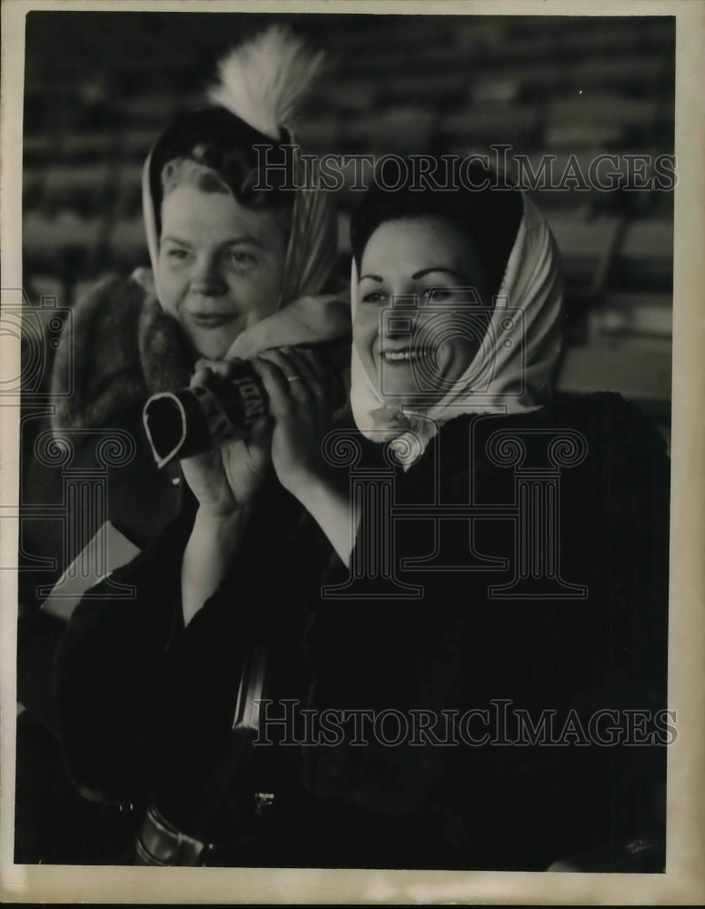 1953 Press Photo Mrs. Lottie Levandosky and Mrs. Merl Jaykel - Historic Images