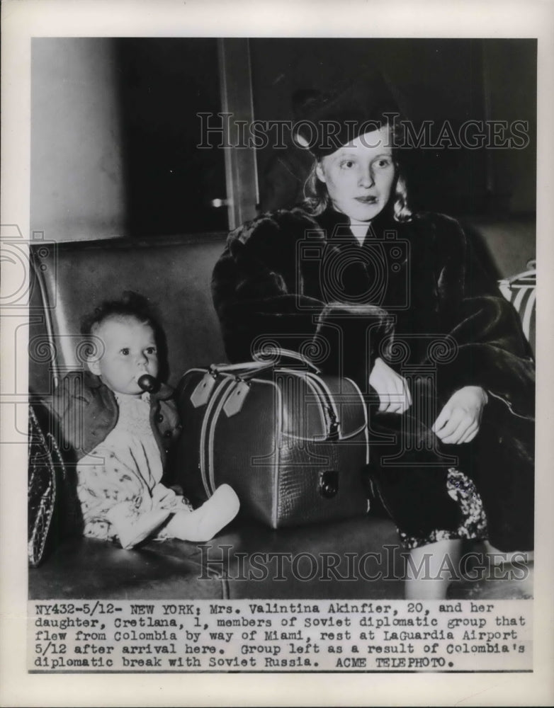 1948 Press Photo Member of the Soviet diplomatic group, Mrs. Akinfier - Historic Images