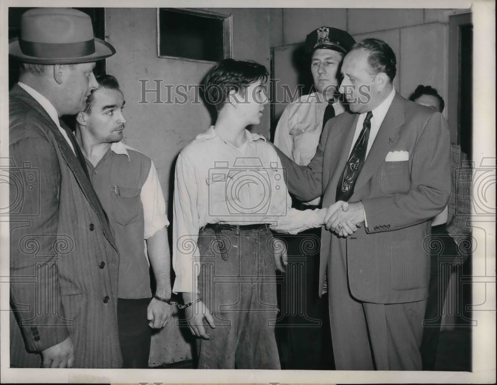 1948 Press Photo Chicago Roy Adams age 14 murderer with Warden Sain - Historic Images