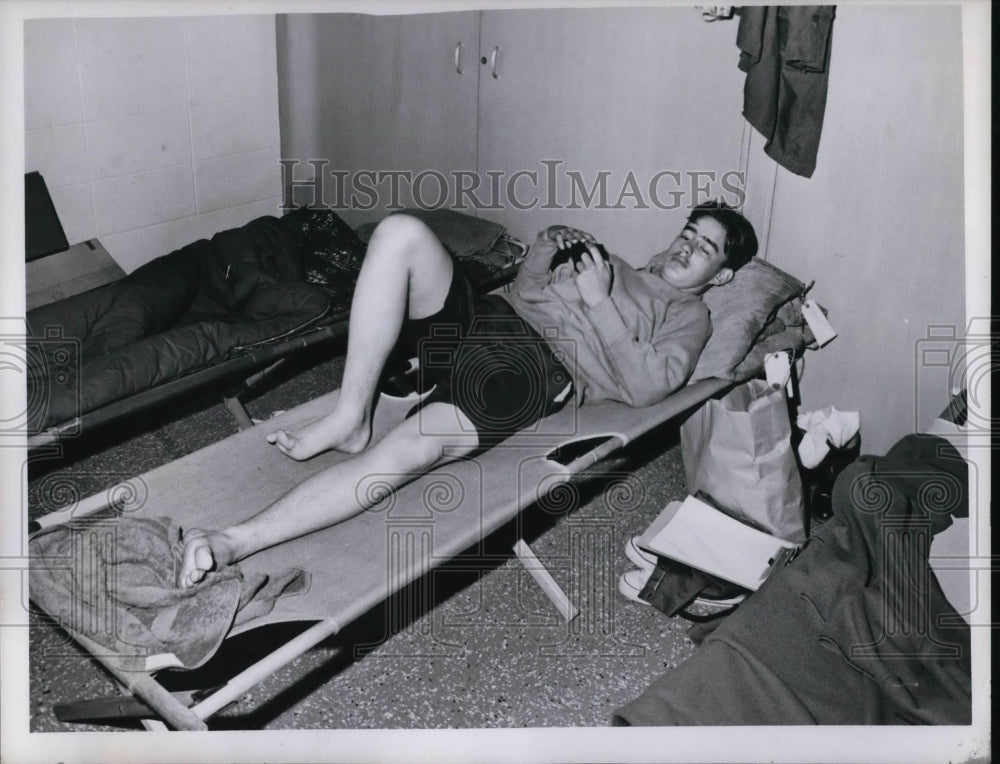 1955 Press Photo Bob Schumaker age 15 walker from Cleveland to Columbus - Historic Images