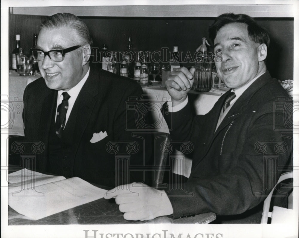 1969 Press Photo London Cambridge U Drs Pat Stenton &amp; Rbt Edwards - ned09336-Historic Images