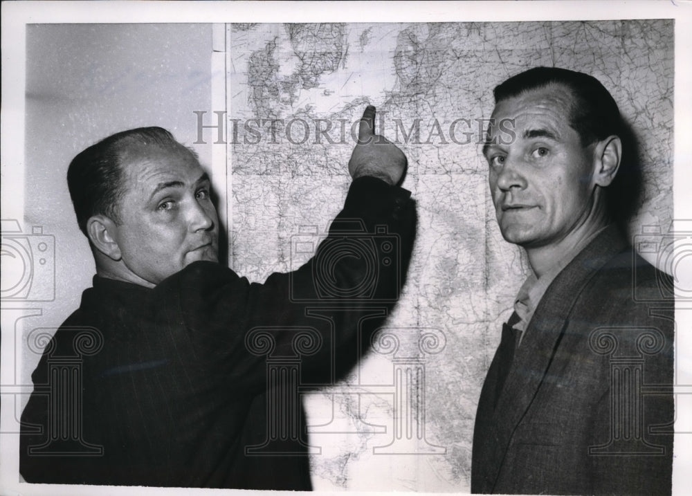 1954 Press Photo Alfredo Leiter & Michael Skowronski granted political asylum in - Historic Images