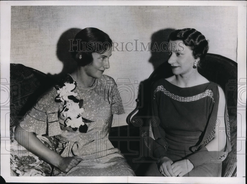 1935 Press Photo Shelia MacDonald and Deborah Wharton visiting each other. - Historic Images