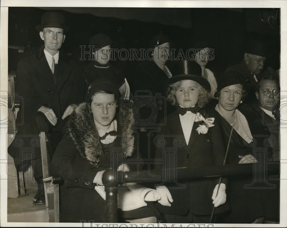 1932 Press Photo Young Marylin Giloon &amp; Doris Dailey Hoth At The Horse Show - Historic Images