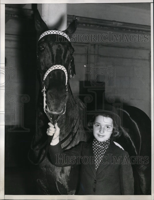 1938 Media Photo Elaine Weins & horse Clack Beauty at horse show - Historic Images
