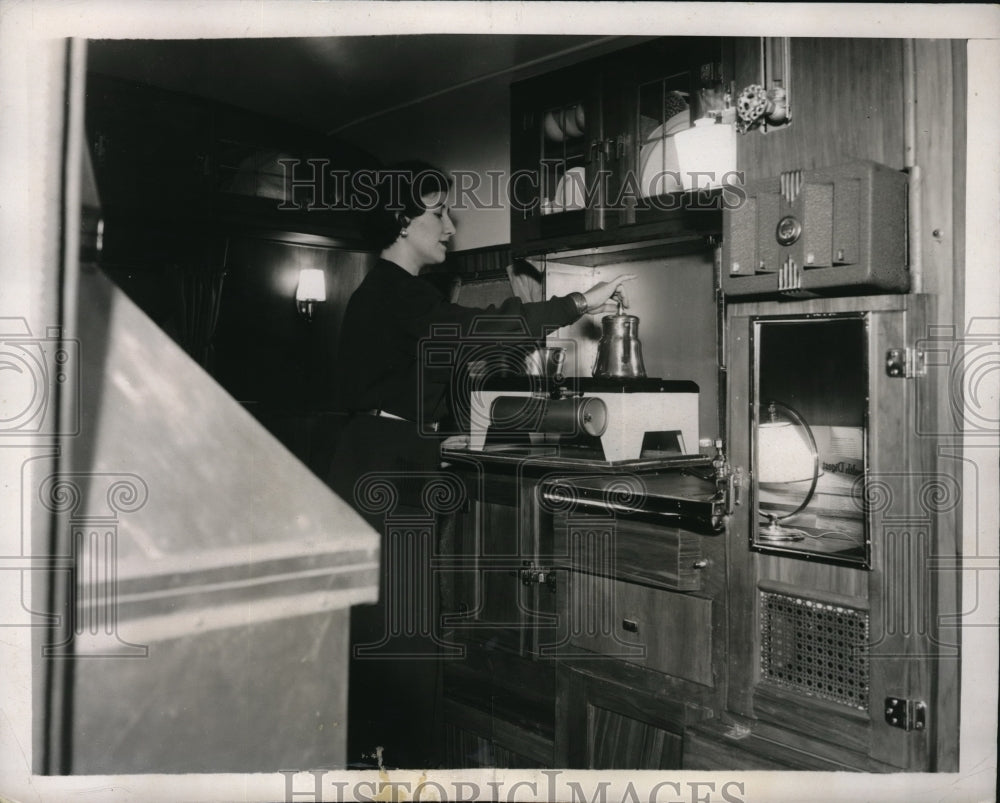 1937 Press Photo Daisy Fisher Marshall &quot;Land Yacht&quot; Refrigerator - Historic Images