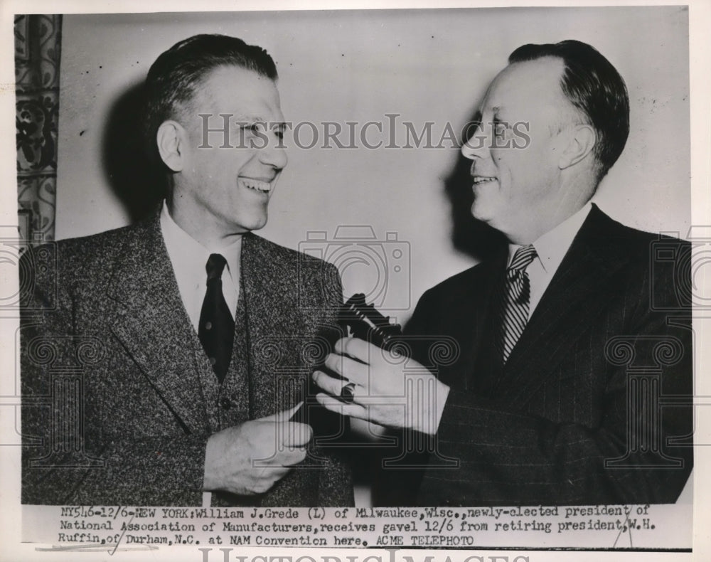 1956 Press Photo New York William J Grede receives gavel from - Historic Images