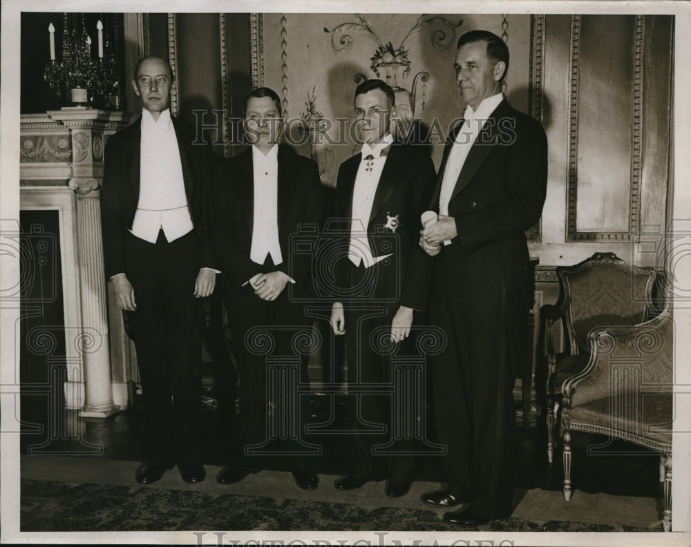 1935 Press Photo Winnerd of the Various Nobel Awards at Dinner at Astoria Hotel - Historic Images