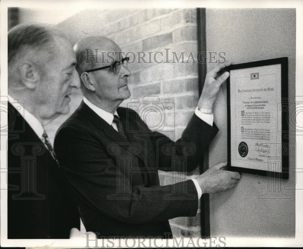 Press Photo C Carver Pope Cleveland Society for Blind Ind &amp; R Scott Mueller - Historic Images