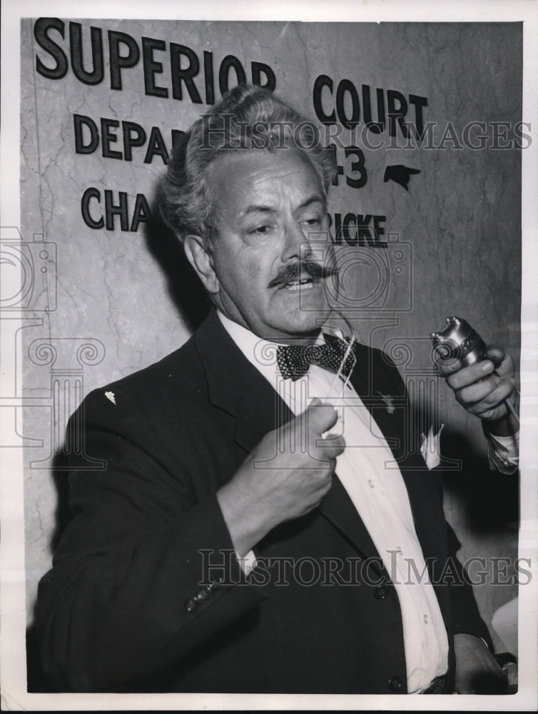 1957 Media Photo LaGuerre Drouet Talks To Reporters After Outside The Court Room - Historic Images