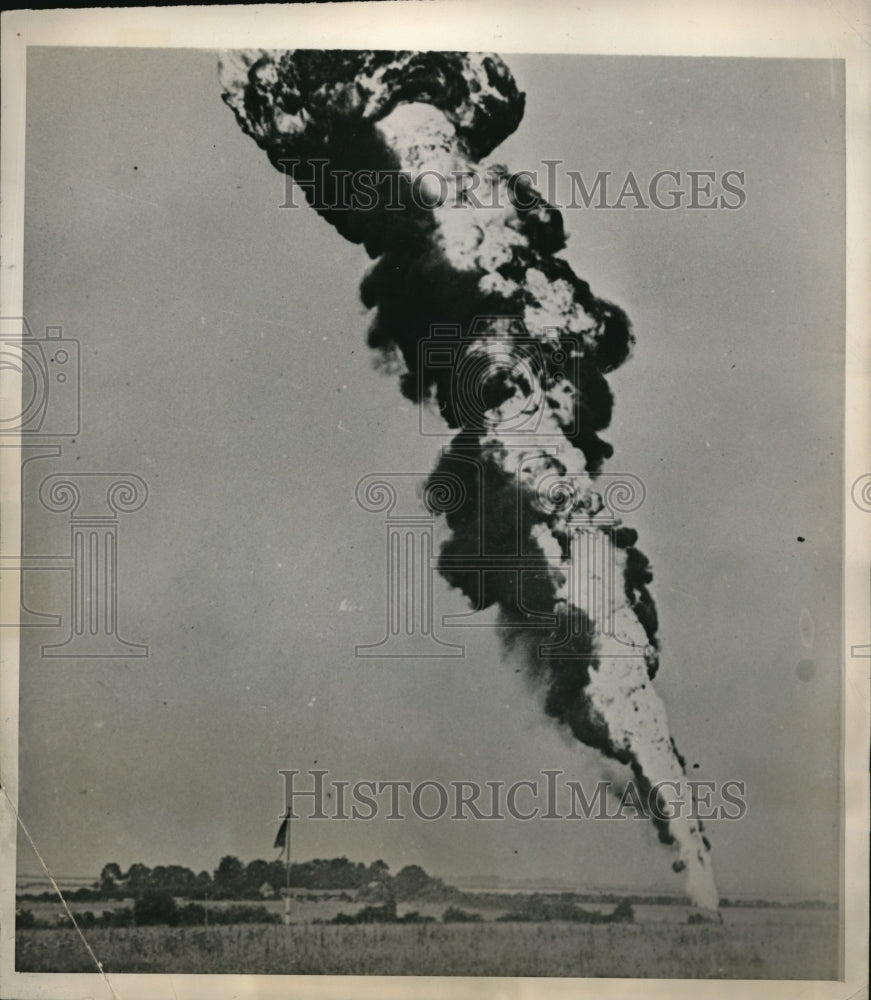 1945 Press Photo Sky Shooting flame throwers use to defend low-flying aircraft - Historic Images