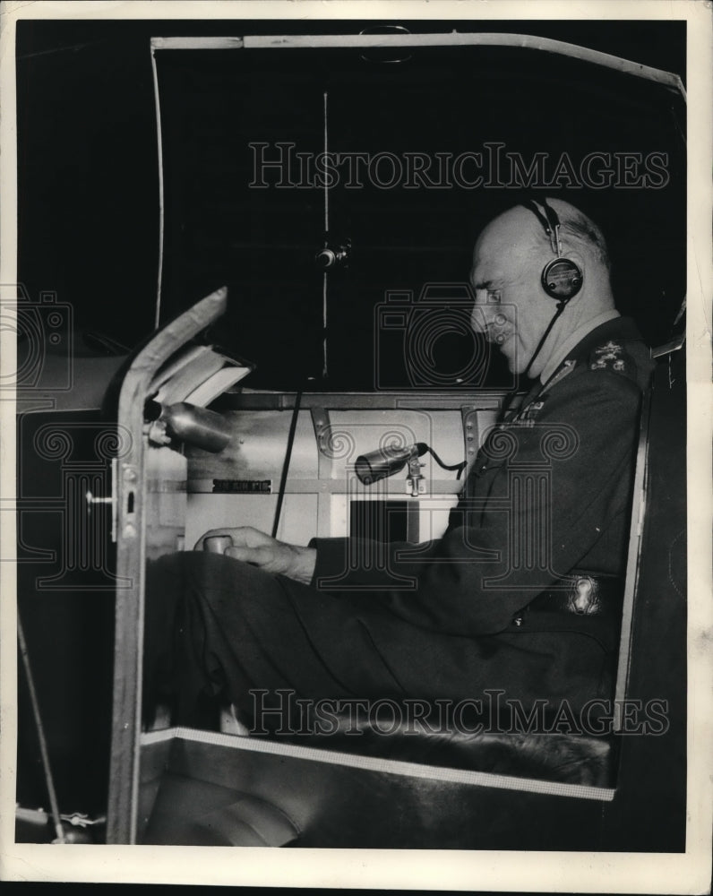 1940 Media Photo Canada, Earl Of Athlowe In Liner Trainer During Inspection - Historic Images