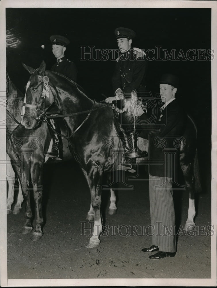 1936 Press Photo Lt JR Talbot-Ponson of UK wins Brooks Bright trophy - Historic Images