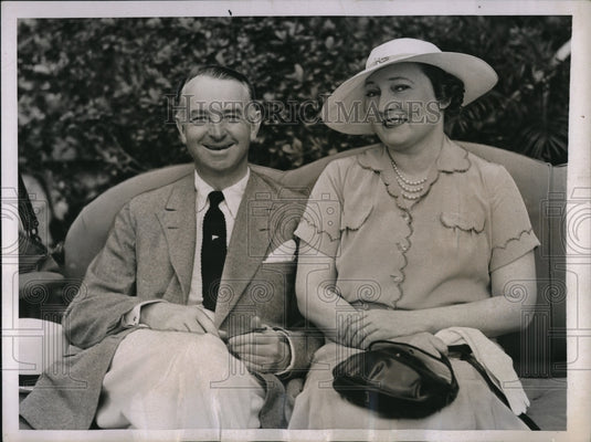 1937 Press Photo Mr. and Mrs. Thomas Sopwith at the Breakers Hotel-Historic Images