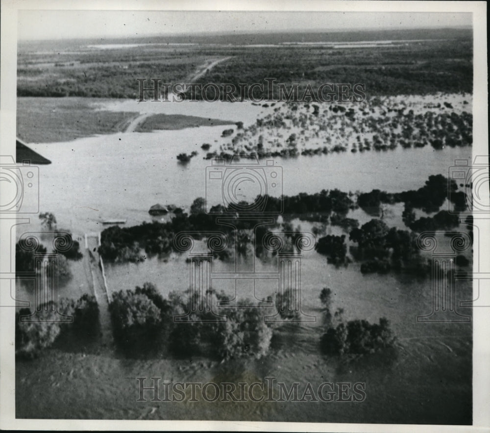 1936 Press Photo Aerial view of Colorado River floods near San Saba Texas-Historic Images