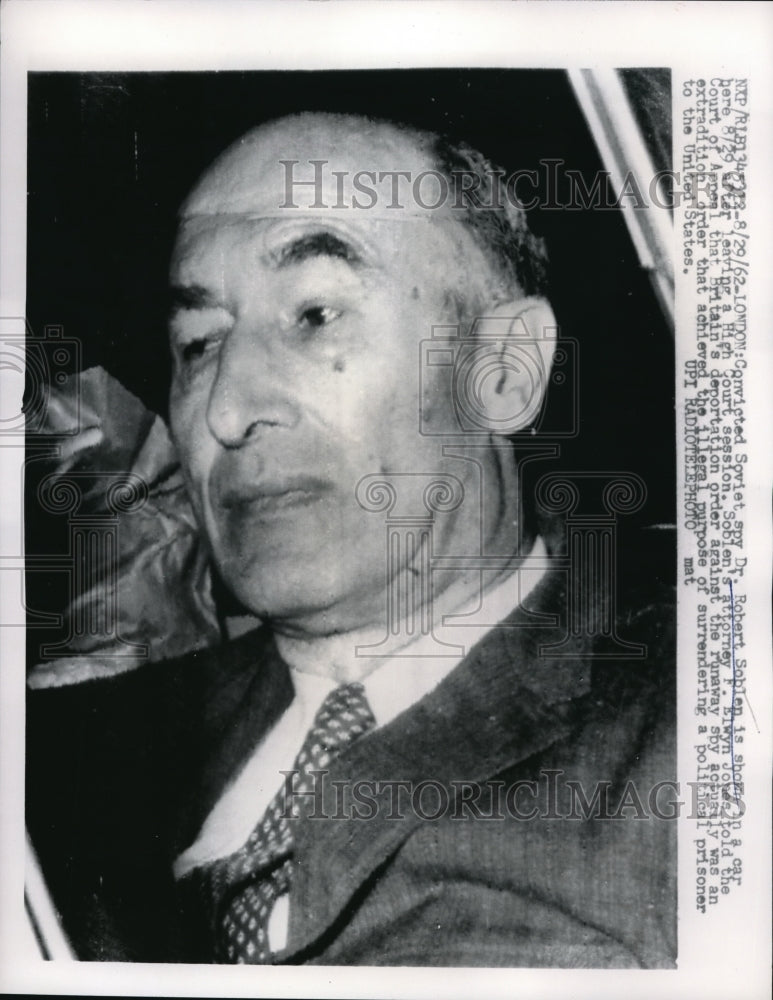 1962 Press Photo  London Convicted Soviet spy Robert Soben in custody - Historic Images