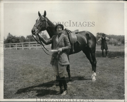 1932 Press Photo Mrs. Gerard S. Smith With Her Blue Ribbon Winner Chimney Corner - Historic Images