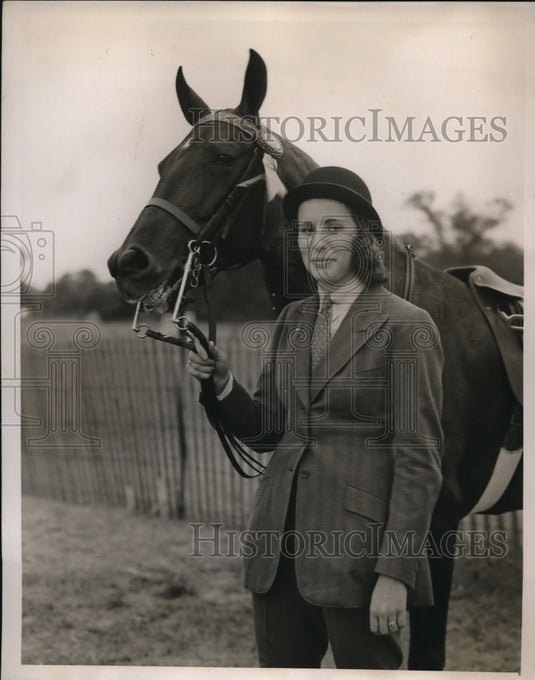 1936 Press Photo Jean Girdler & Myra Stewart win saddle horse class at Rumson NJ - Historic Images