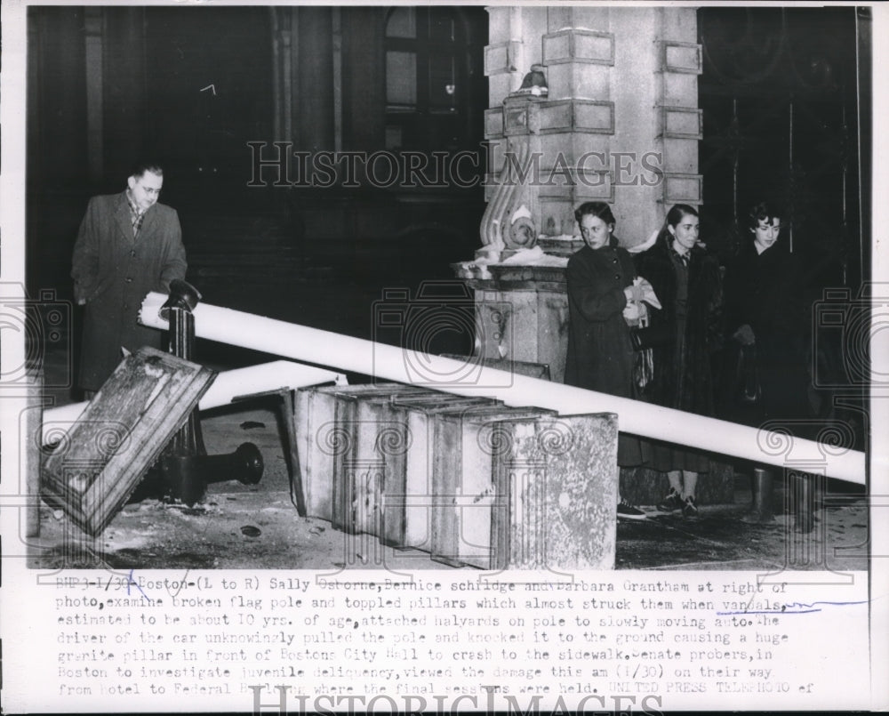 1954 Press Photo Sally Osborne, Bernice Schildge, and Barbara Grantham in Boston - Historic Images