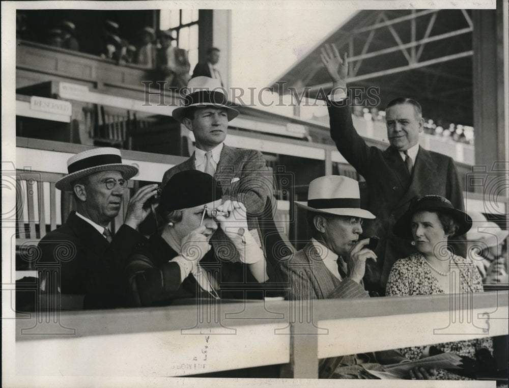 1932 Press Photo Prominent democrats attend races - Historic Images