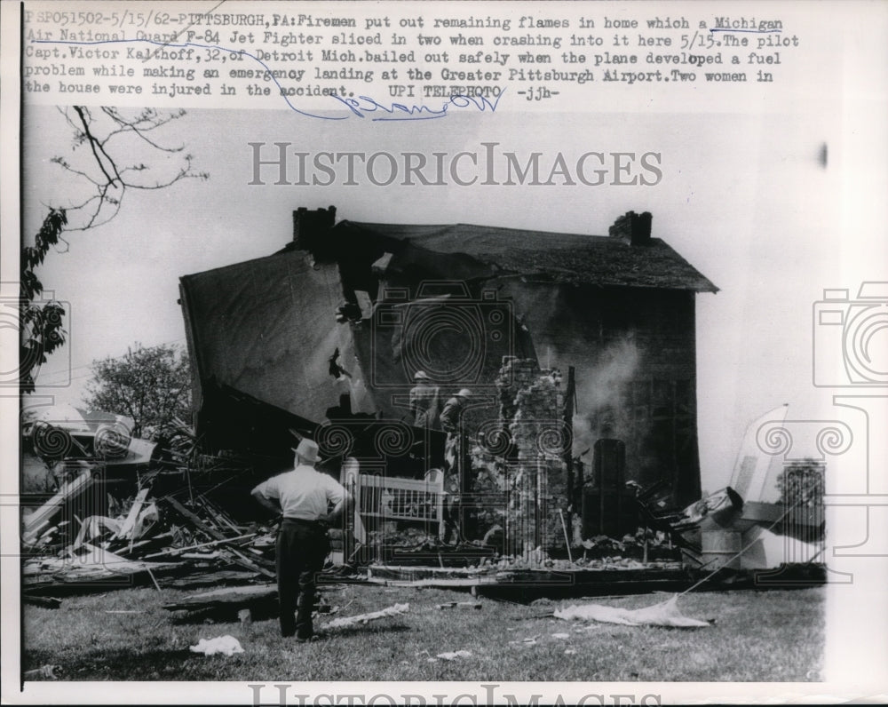 1962 Press Photo Jet Fighter Plane Crash Fire Pittsburgh PA Air National Guard - Historic Images