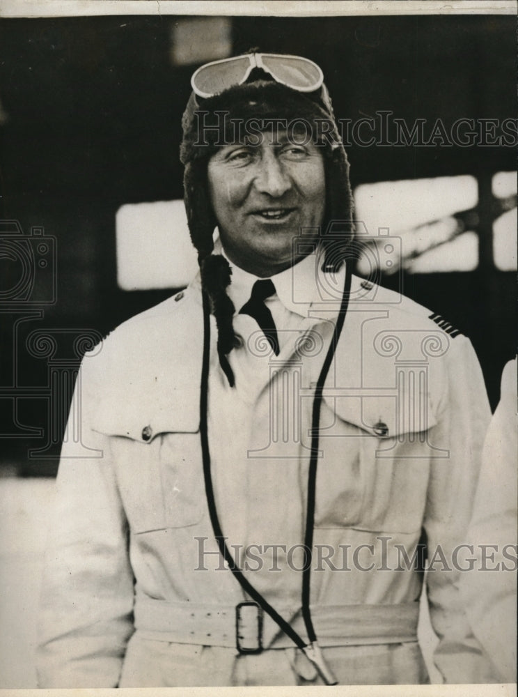 1933 Press Photo London England Squadron leader Gayford set new non stop record - Historic Images
