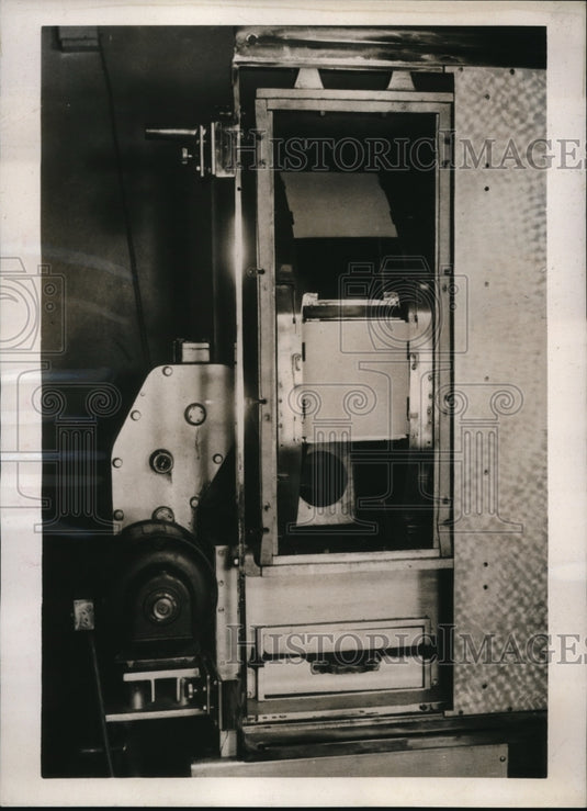 1939 Press Photo Dr Van De Maele X-Ray Movie Film Medical Device Advancement - Historic Images