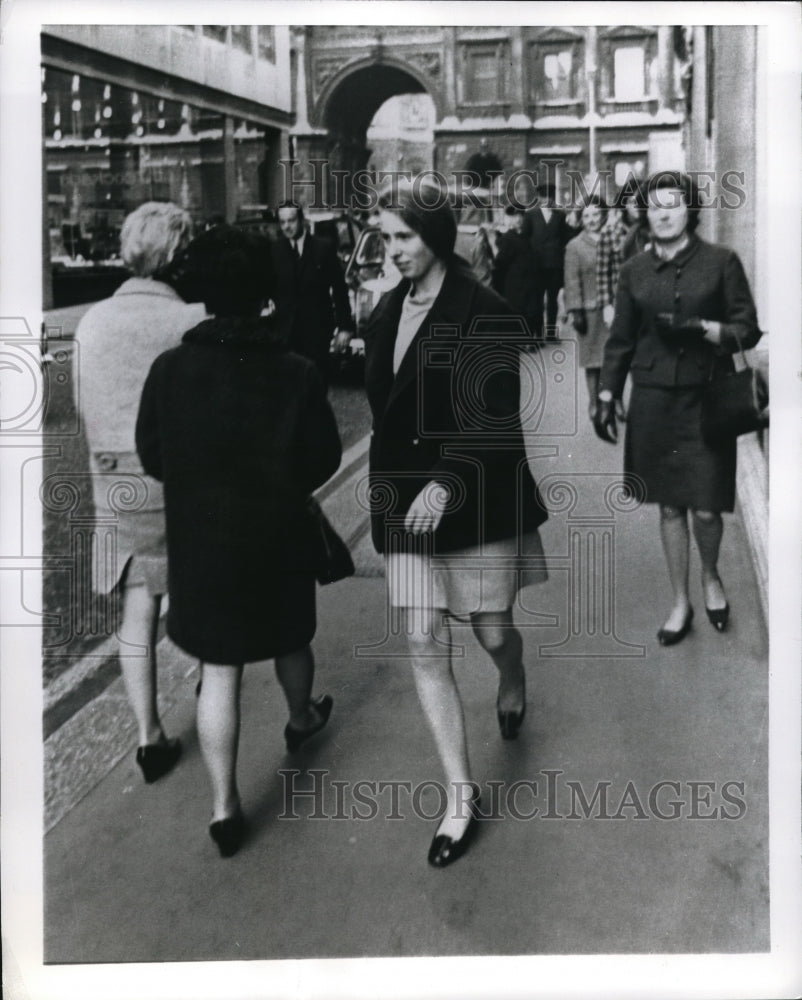 1968 Press Photo Princess Anne in Piccadilly After Lunch at Restaurant in London - Historic Images